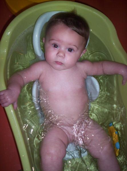 lola dans le bain